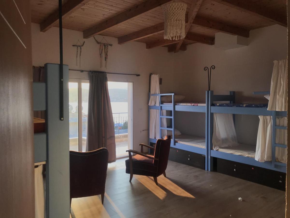 Sun Bakers Hostel Химара Экстерьер фото