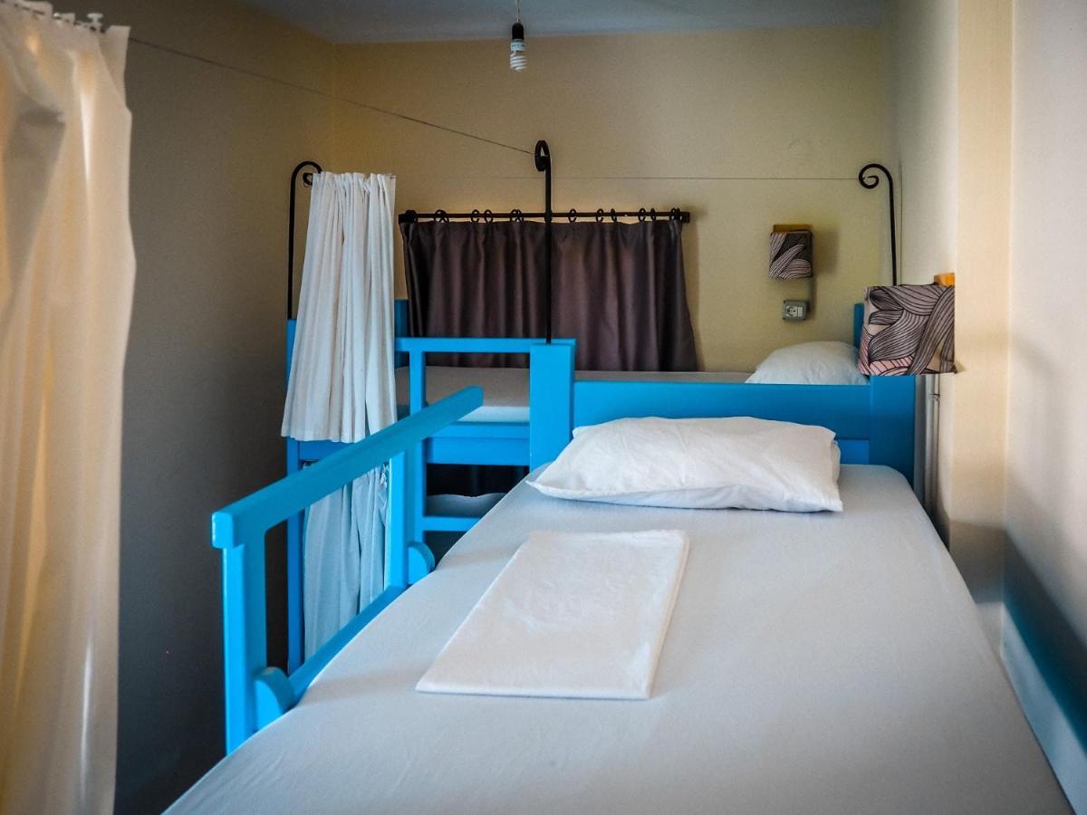 Sun Bakers Hostel Химара Экстерьер фото