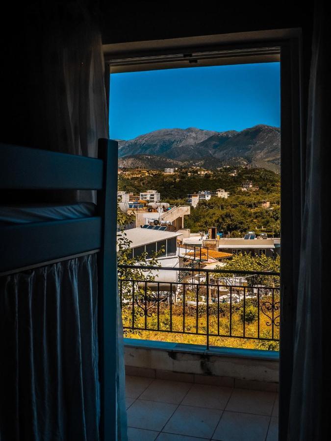 Sun Bakers Hostel Химара Экстерьер фото