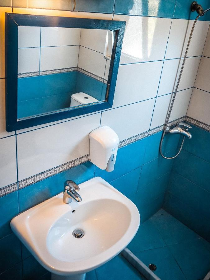 Sun Bakers Hostel Химара Экстерьер фото